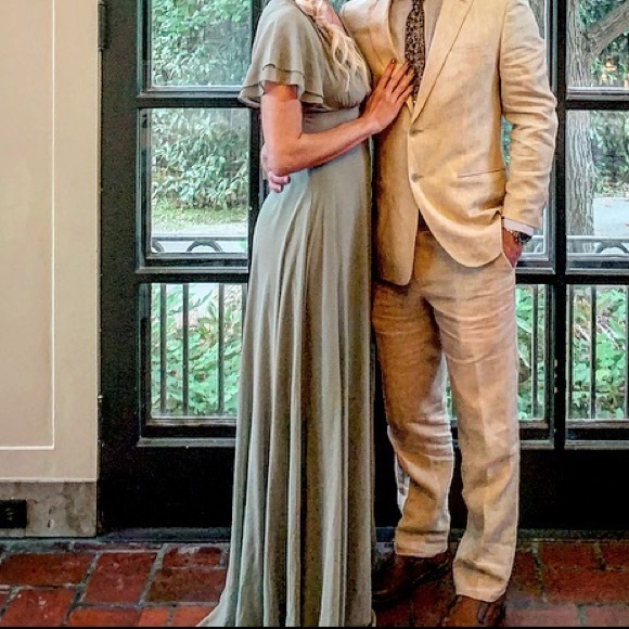 SAGE GREEN Lulu’s flutter sleeve lined maxi dress, size medium, only worn once - Picture 2 of 8